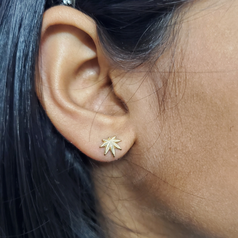 14K Gold Weed Leaf Stud Earrings – Subtle Elegance with a Touch of Nature